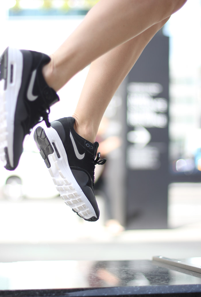 nike air max thea outfit