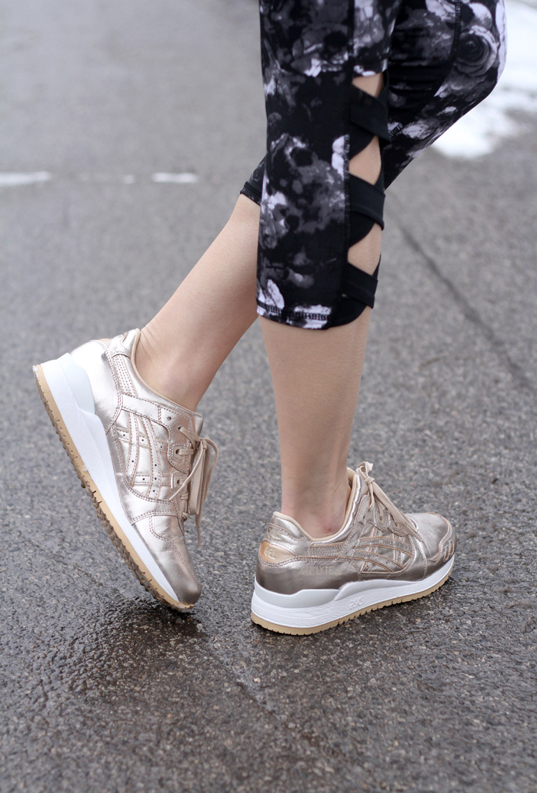 outfits with rose gold sneakers