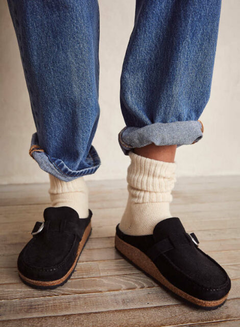 wearing-birkenstocks-with-socks-a-style-guide-for-women